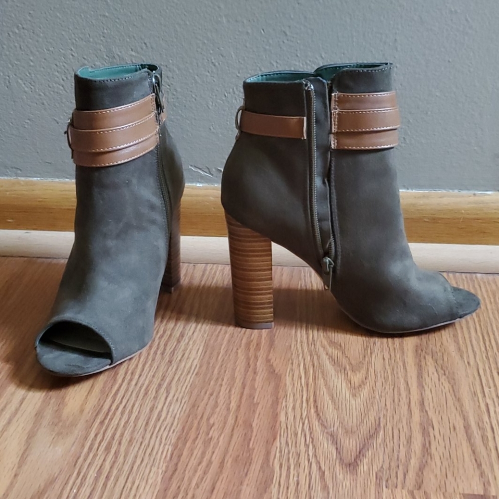 Olive booties